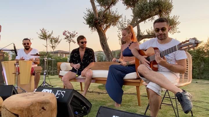 muratdalkilicのインスタグラム：「Söyledik bişeyler 😎 @alyaofficial」