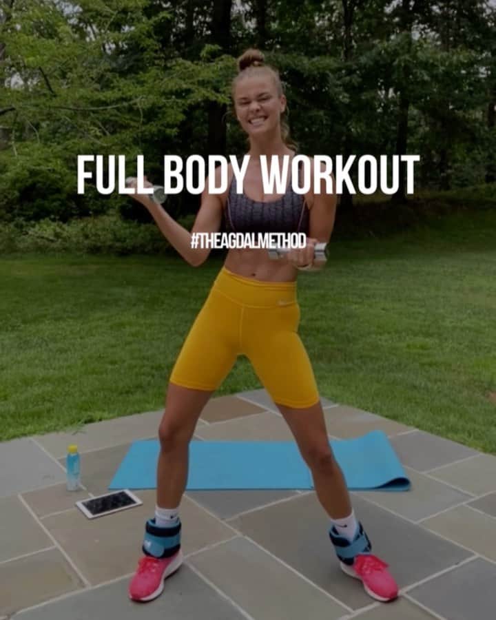 ニーナ・アグダルのインスタグラム：「Need a quick workout to start this weekend? Full video up on @theagdalmethod 🌱💗」