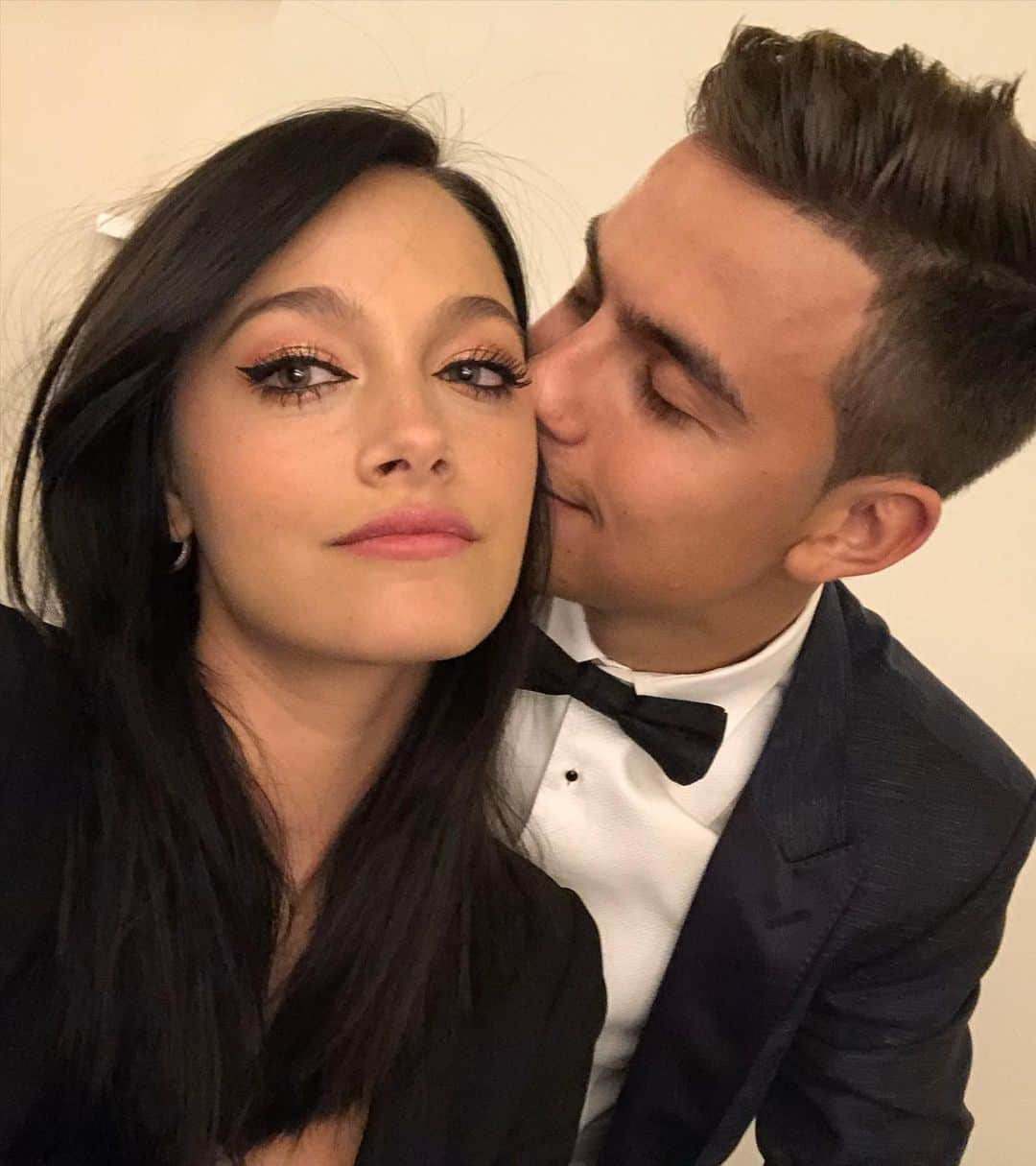 Oriana Sabatiniさんのインスタグラム写真 - (Oriana SabatiniInstagram)「Y con ese papelito empezaron estos dos años de mucho amor y bastante locura ❤️ te amooooo, por muchos mas mi amor @paulodybala !!!! (Era cafe porque no me gusta el mate 😂)」7月25日 5時37分 - orianasabatini