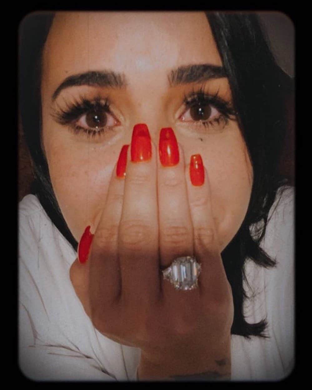 E! Onlineさんのインスタグラム写真 - (E! OnlineInstagram)「What you want:  All the latest celebrity news  What you need:  To click the link in our bio  Download the E! News App Stay up to date  What WE want AND need:  This ring. 💍 (📷: @ddlovato)」7月25日 5時46分 - enews
