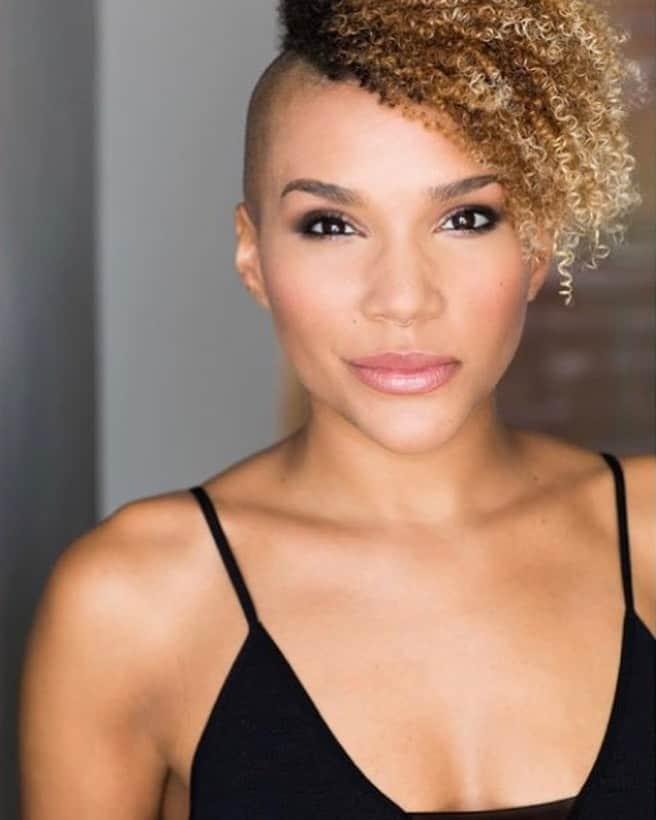 クリスティン・ベルさんのインスタグラム写真 - (クリスティン・ベルInstagram)「I am brimming with excitement to welcome Emmy Raver-Lampman (@emmyraver ) to the "Central Park" cast as “Molly.” Emmy's infectious charm and sheer aptitude will breathe a new and effervescent life into the character. One that Molly definitely deserves.  I have been a fan of Emmys work for a while, and am lucky to now call her a friend. Can’t wait to see you in the park, Emmy. 💜」7月25日 6時05分 - kristenanniebell