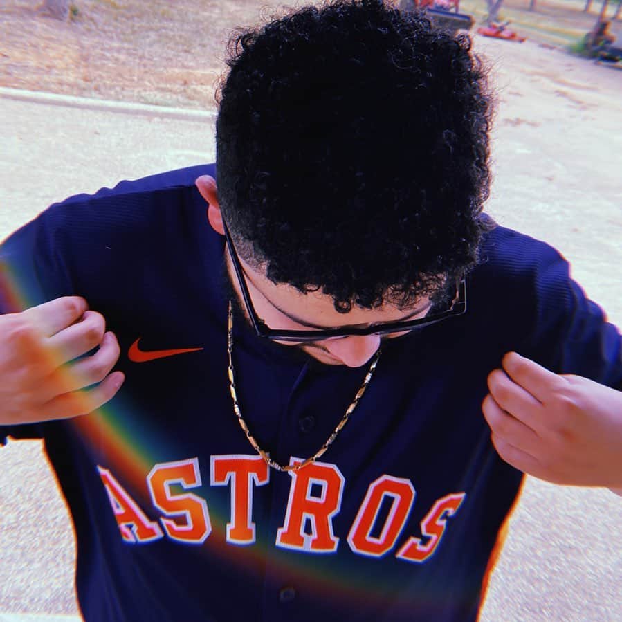 リコ・ロドリゲスのインスタグラム：「It’s @astrosbaseball SZN babyyyyyyy! Best of luck to my brothas in H-Town! #ForTheH #OpeningDay ⚾️🔥🤘🏽」