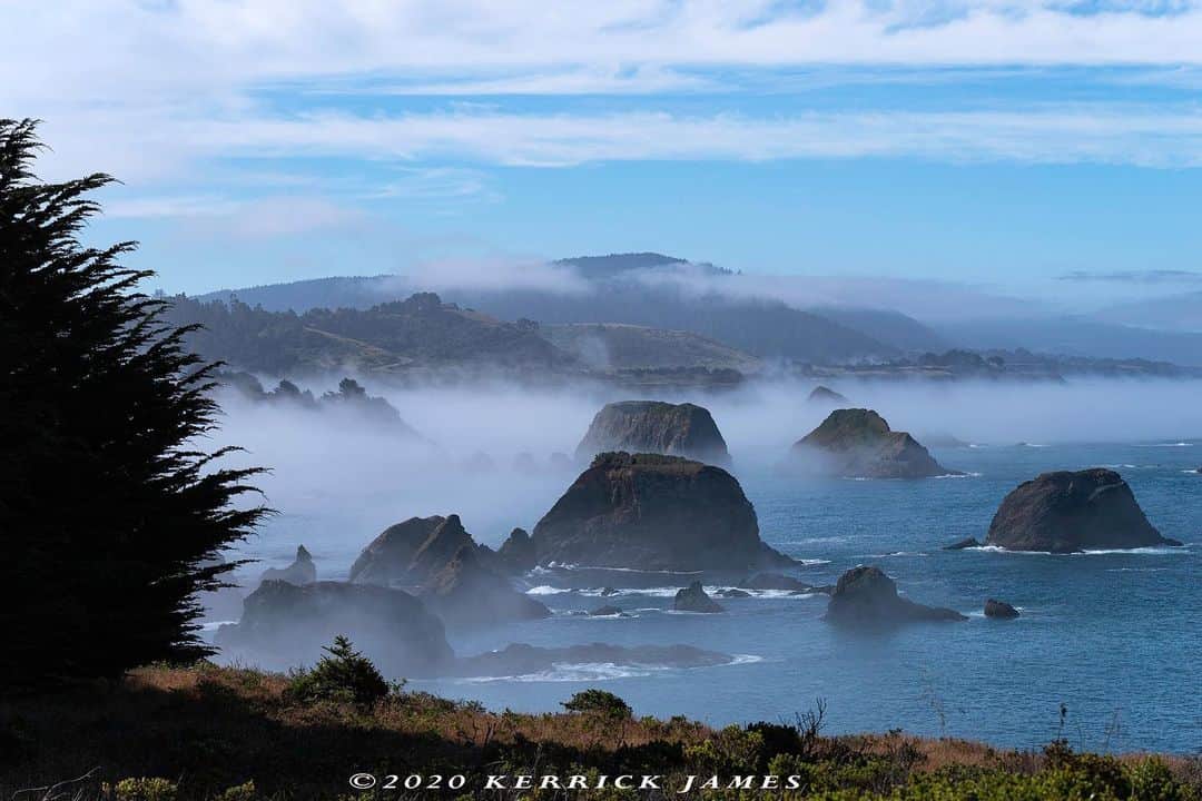 Ricoh Imagingのインスタグラム：「Misty mountains captured by our ambassador @kerrickjames5 with the K1 MKII.」