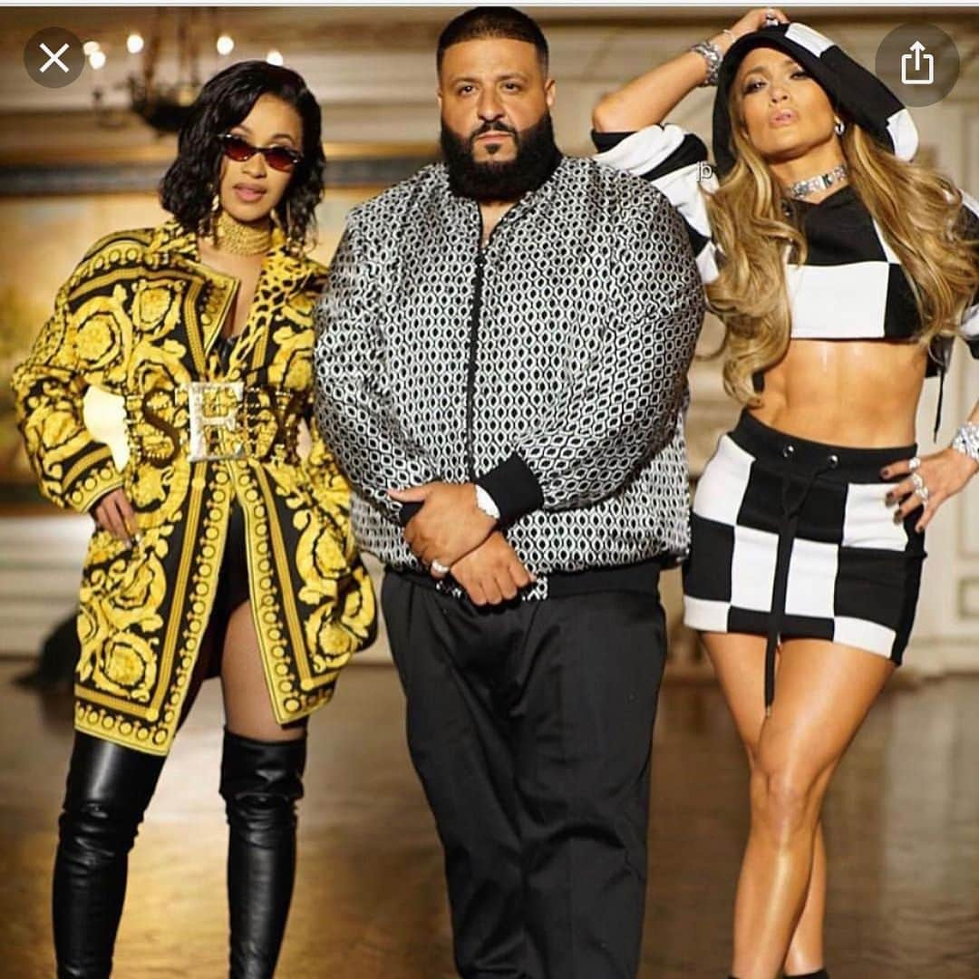 DJキャレドさんのインスタグラム写真 - (DJキャレドInstagram)「HAPPY BDAY MY SIS @jlo ! BLESS UP LUV AND LIFE !  Swipe for moments #POPSTARS ⭐️」7月25日 6時13分 - djkhaled