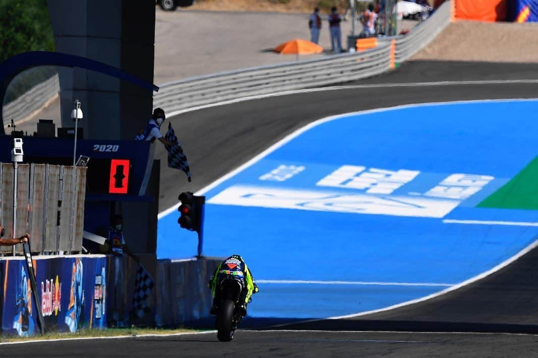 バレンティーノ・ロッシさんのインスタグラム写真 - (バレンティーノ・ロッシInstagram)「Jerez circuit,Spain  Friday,free practice 📸 @falex79 @gigisoldano」7月25日 6時20分 - valeyellow46