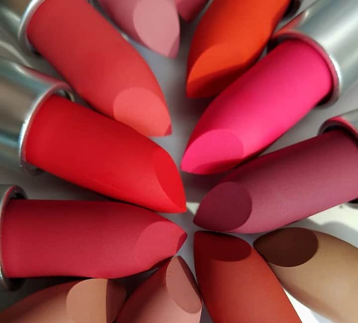 メイクアップアートコスメティックスさんのインスタグラム写真 - (メイクアップアートコスメティックスInstagram)「A matte? That MOISTURIZES? The rumours are true: Powder Kiss Lipstick reinvented matte to moisturize lips instantly and over time. Find the soft-focus hue – or two – for you now with Virtual Try On. #MACPowderKiss #MACLovesLips #Regram @sammyrahul_」7月25日 6時30分 - maccosmetics