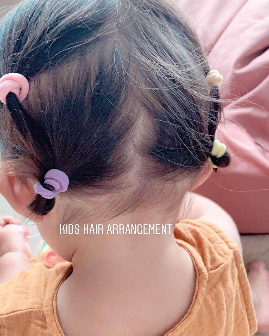 三苫愛さんのインスタグラム写真 - (三苫愛Instagram)「Kids Hair Arrangement  ちょっと伸びてきたミーさんの髪でアレンジするのが楽しい。最近顔出ししてなかったんだけど、ちょっと前の写真です。 髪がないときはターバンしてました。 @hakumifu」7月25日 6時31分 - ai_mitoma