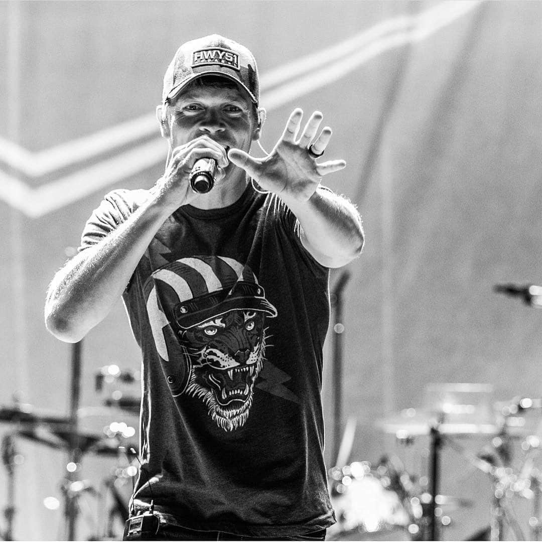 3 Doors Downのインスタグラム：「I got so much to prove Today, I fell from the moon  📸: @chrisfehrmphotography」