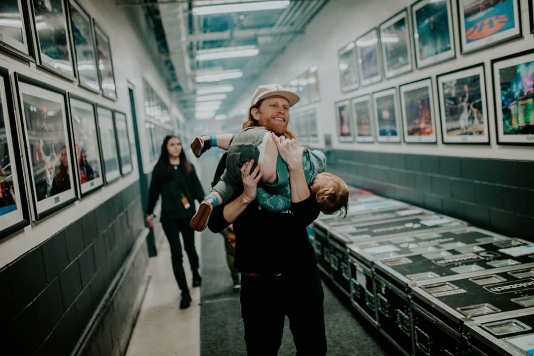 The Lumineersさんのインスタグラム写真 - (The LumineersInstagram)「I just added "Vienna" by Billy Joel to our playlist (link in our story).  When we were in Vienna I covered this song.. This song sorta got lost in the shuffle of the mess of hits that Billy has written.  Even this album (The Stranger) is so stacked, it’s almost entirely composed of songs that ended up on his greatest hits. But this one hit me hard while on tour - I think he’s talking about all ambition you have when you’re young, and sometimes that robs you of the moment you’re in.  And walking through Vienna, you can see what he means - this wonderful place and so many others are waiting for you when you decide to make time for it.  Ambition is great, and will take you to great heights, but there’s a wisdom in those who can be grateful for what they have.   - @wesleyschultz   📸: @austinroa」7月25日 6時46分 - thelumineers