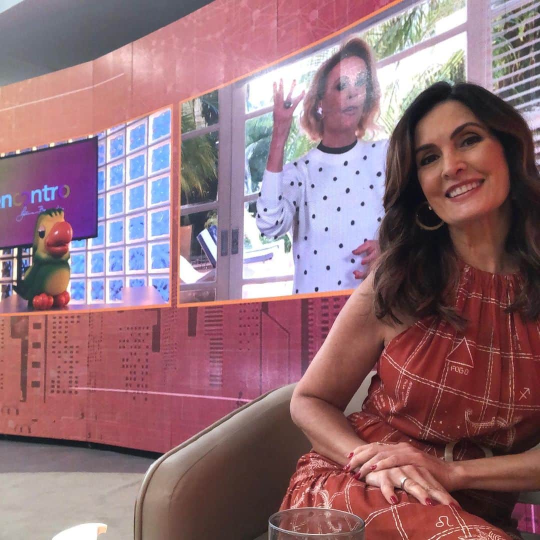 ファチマ・ベルナルデスのインスタグラム：「Meu #encontrovirtual com a @anamaria16 e o @lourojoseoficial」