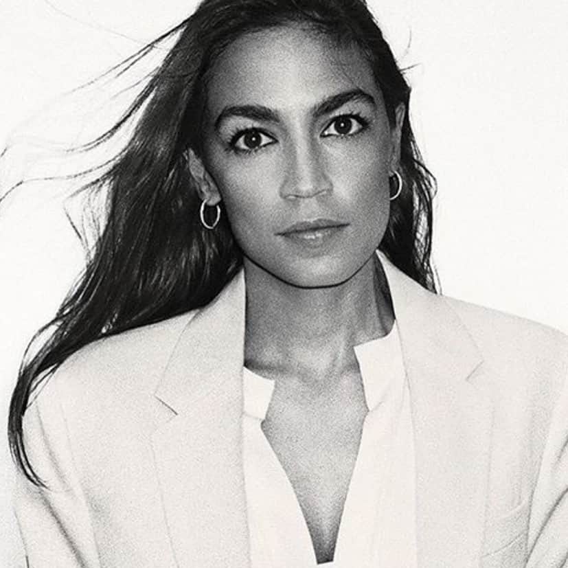ボビー・ブラウンのインスタグラム：「“Treating people with decency and respect makes a man.” The words of @aoc if you haven’t listened to her powerful words this week on the floor of the Capitol, please google it. This is not about politics. This is a woman standing up for her self and thus standing up for the rest of us. Photo by @cassblackbird regram @brooke_wall」
