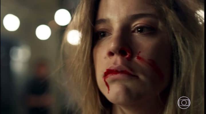 Alice Wegmannのインスタグラム：「vai com calma, tempo, tá passando rápido demais 🥺 faz exatamente um ano essa sequência e a saudade de #ÓrfãosDaTerra brotou no bailaum @globoplay @redeglobo @gshow」