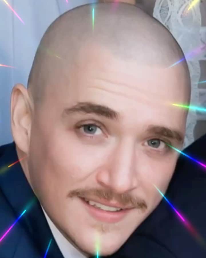 カイル・ガルナーのインスタグラム：「Working on some sweet new headshot ideas.」