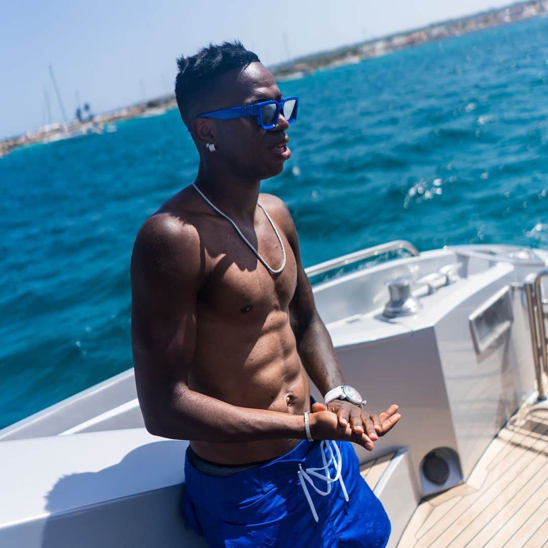 ヴィニシウス・ジュニオールのインスタグラム：「🏖 #Ibiza2020」