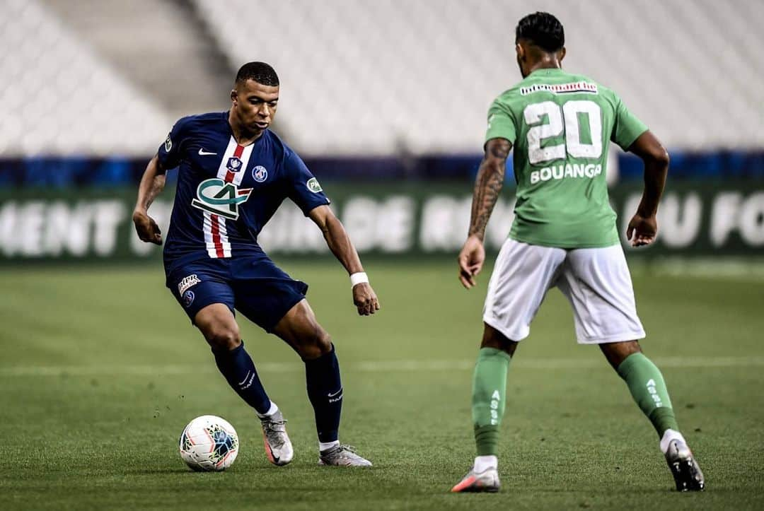 リーグ・アンさんのインスタグラム写真 - (リーグ・アンInstagram)「Le @psg bat l'@asseofficiel (1-0) et remporte la 𝟭𝟯𝗲 Coupe de France de son histoire 🇫🇷 🏆👏 !  @psg  beat @asseofficiel (1-0) and win the Coupe de France for the 𝟭𝟯𝘁𝗵 time in their history 🇫🇷 🏆👏 ! • • #CoupedeFrance #PSGASSE #PSG #ParisSG #ParisSaintGermain #StadedeFrance」7月25日 7時23分 - ligue1ubereats