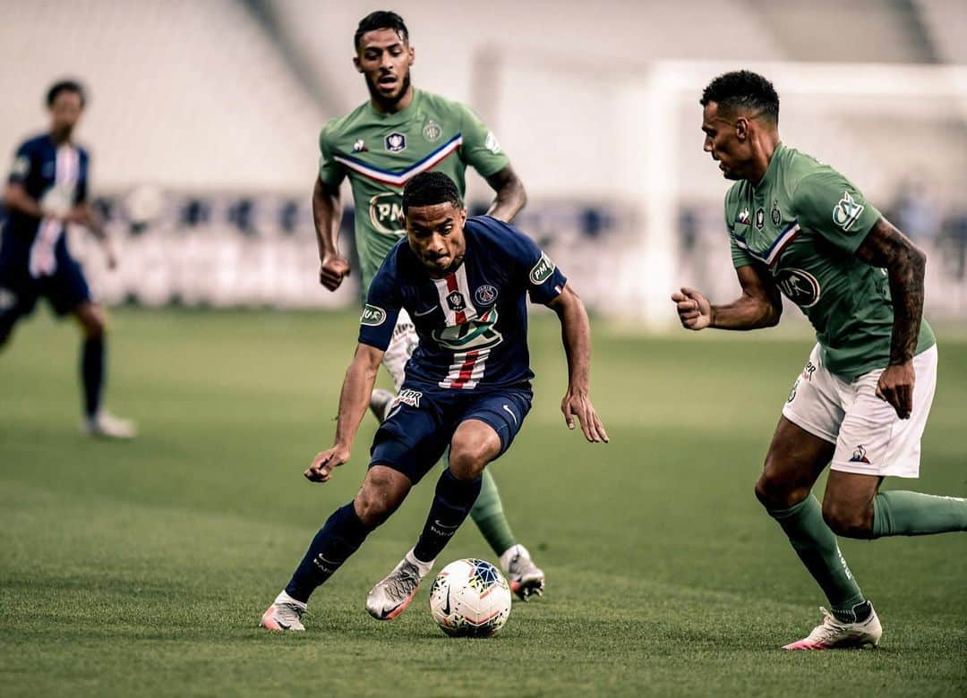 リーグ・アンさんのインスタグラム写真 - (リーグ・アンInstagram)「Le @psg bat l'@asseofficiel (1-0) et remporte la 𝟭𝟯𝗲 Coupe de France de son histoire 🇫🇷 🏆👏 !  @psg  beat @asseofficiel (1-0) and win the Coupe de France for the 𝟭𝟯𝘁𝗵 time in their history 🇫🇷 🏆👏 ! • • #CoupedeFrance #PSGASSE #PSG #ParisSG #ParisSaintGermain #StadedeFrance」7月25日 7時23分 - ligue1ubereats