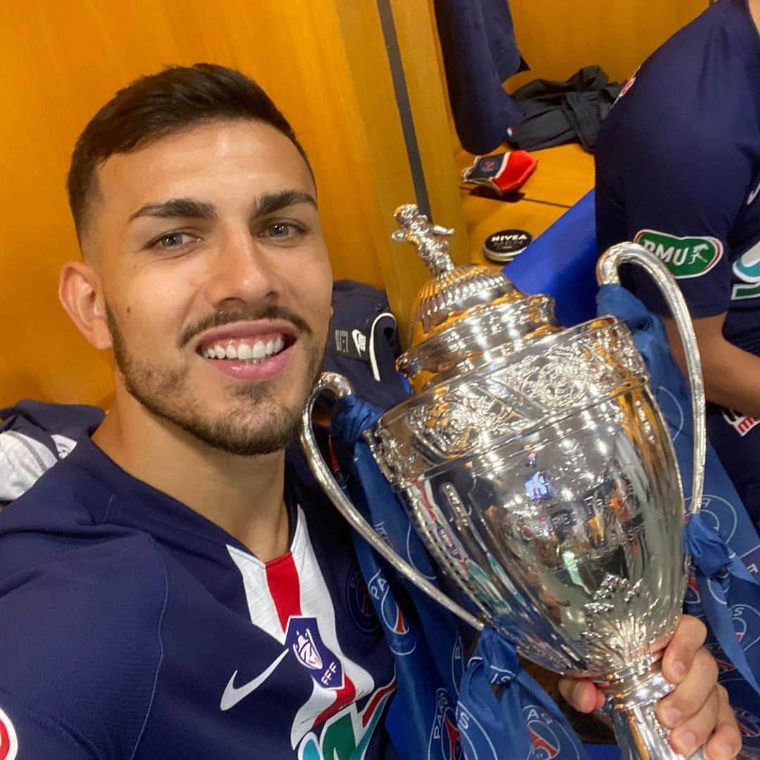 レアンドロ・ダニエル・パレデスのインスタグラム：「🏆 Campeones!!  #Allezparis #coupedefrance」