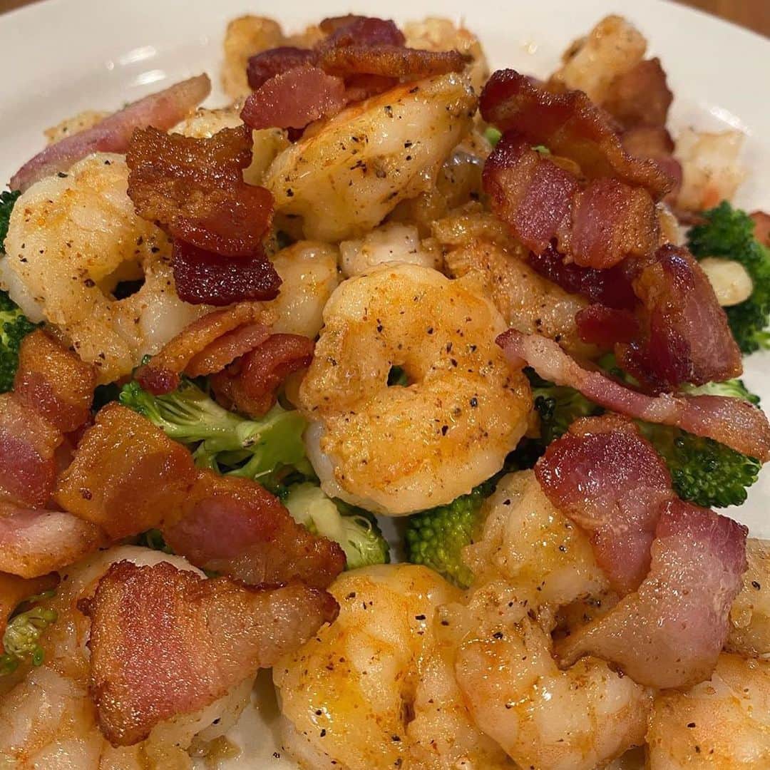 Flavorgod Seasoningsさんのインスタグラム写真 - (Flavorgod SeasoningsInstagram)「"Broccoli, bacon bits, sautéed shrimp with my cheese sauce 🔥 seasoned with @flavorgod Cajun Lovers seasoning"⁠⠀ -⁠⠀ Customer Recipe: 👉 @ketogrid⁠⠀⁠⠀ -⁠⠀ KETO friendly flavors available here ⬇️⁠⠀ Click link in the bio -> @flavorgod⁠⠀ www.flavorgod.com⁠⠀ -⁠⠀ Flavor God Seasonings are:⁠⠀ ✅ZERO CALORIES PER SERVING⁠⠀ ✅MADE FRESH⁠⠀ ✅MADE LOCALLY IN US⁠⠀ ✅FREE GIFTS AT CHECKOUT⁠⠀ ✅GLUTEN FREE⁠⠀ ✅#PALEO & #KETO FRIENDLY⁠⠀ -⁠⠀ #food #foodie #flavorgod #seasonings #glutenfree #mealprep #seasonings #breakfast #lunch #dinner #yummy #delicious #foodporn」7月25日 7時44分 - flavorgod