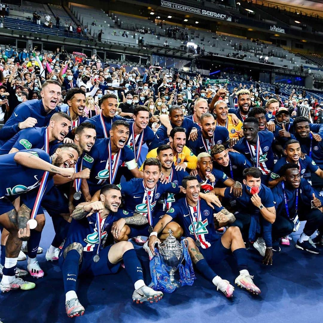 プレスネル・キンペンベさんのインスタグラム写真 - (プレスネル・キンペンベInstagram)「13 reasons why 🏆❤️💙 #LAFORCE」7月25日 7時46分 - kimpembe3