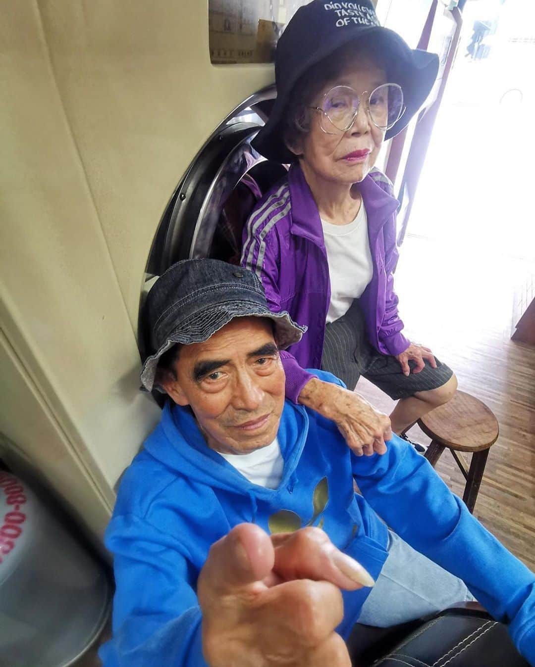 E! Onlineさんのインスタグラム写真 - (E! OnlineInstagram)「So fresh, so clean: Meet Wan-Ji and Sho-Er. Over 80 years old and owners of a laundry store, they've taken the old clothes abandoned by customers and reinterpreted them. With the help of their grandson, they want to "let everyone know that age is not a barrier to have fun in fashion" and to always "pick up your laundry." ❤️ (📷:@wantshowasyoung)」7月25日 7時47分 - enews