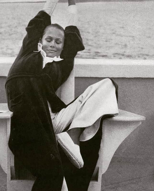 デレク ラムのインスタグラム：「Strrrrretch relief. Chic. @avedonfoundation #laurenhutton #weekend」