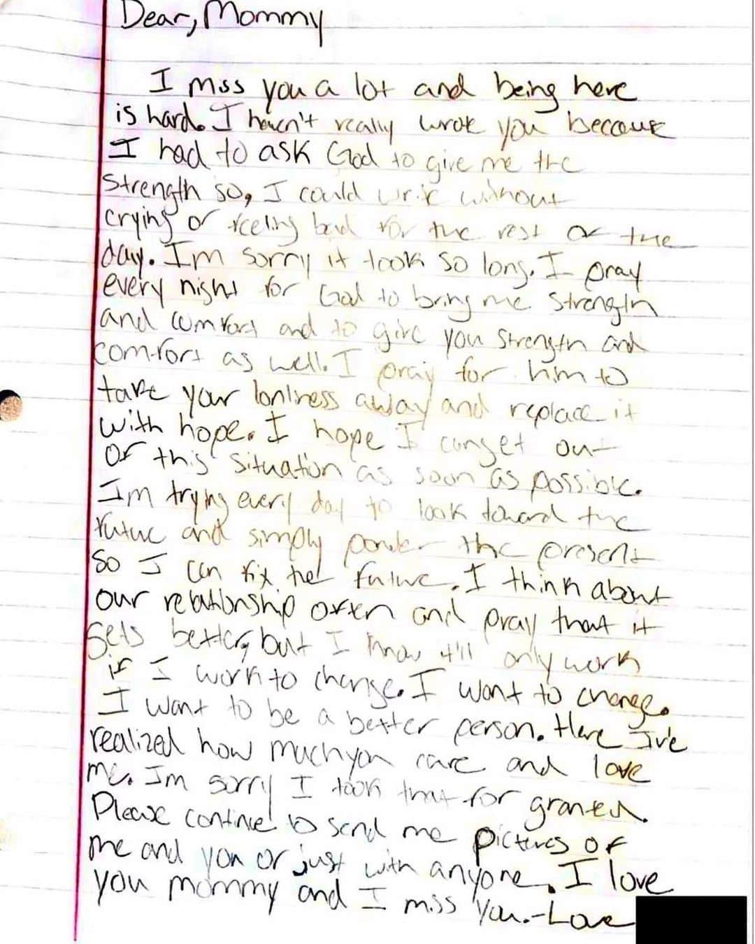 アマンダ・デ・カディネットのインスタグラム：「“Grace ” is a black high school student and this is the letter she wrote  to her Mom from a court mandated juvenile detention centre. Institutional racism is why a 15 year old girl with ADHD and a full IEP ( individual education plan ) was sent to Juvie( in a pandemic ) for ‘violating’  her parole by not completing her homework on Zoom . The judge has said that even though her mother wants her home she must stay there until Sept as she is “ doing really well” in Juvie . Please check my BIO for link to petition to sign, donate and ways to help Grace #FreeGrace」