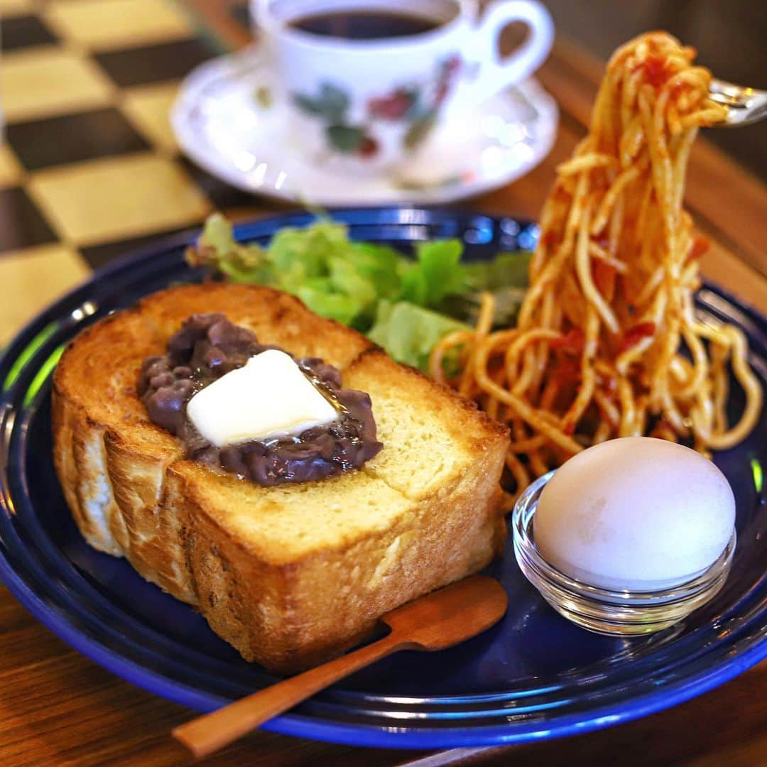 きょん。さんのインスタグラム写真 - (きょん。Instagram)「.  .  Cafe Tokiona @cafe_tokiona  あんバターを 食べながらにして 塩っけ(パスタ)も 摂取できるという、 ある意味 フルコースなモーニング。  #トキオナ #breakfast#osaka#coffee #cafetokiona」7月25日 8時49分 - kyon_tokiiro