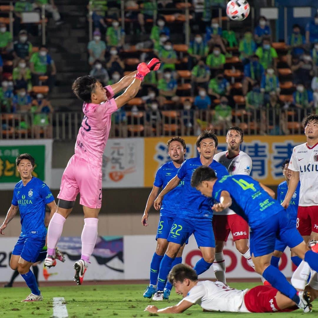 湘南ベルマーレさんのインスタグラム写真 - (湘南ベルマーレInstagram)「明日26日（日）はアウェイ川崎戦⚽ ・ 前節の鹿島戦のように、気持ちのこもった熱いプレー、そして一丸となって最後までやり切る姿勢を貫き、湘南らしく戦います🔥 ・ 気持ちひとつに、勝利を‼️ ・ #湘南 #ベルマーレ #湘南ベルマーレ #bellmare  #たのしめてるか #PROGRESSION #前進 #大野和成 #馬渡和彰 #谷晃生 #山田直輝 #松田天馬 #古林将太 #岩崎悠人 #齊藤未月」7月25日 18時18分 - shonan_bellmare