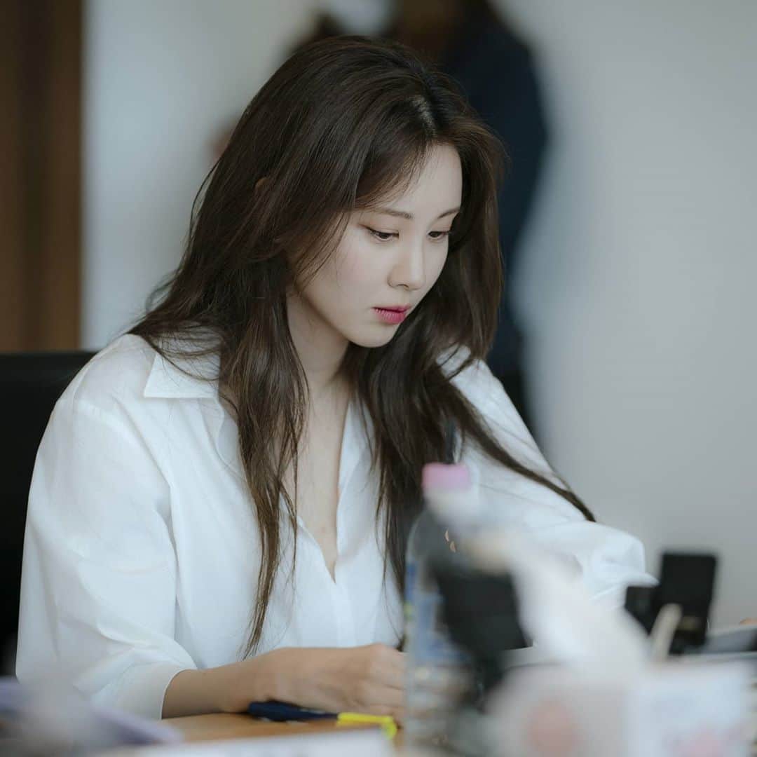 ソヒョンさんのインスタグラム写真 - (ソヒョンInstagram)「JTBC 수목드라마 #사생활 10월 첫방송🖤 사기꾼들의 흥미진진한 이야기 기대해주세요✌ #드라마사생활 #차주은 #이정환 #정복기 #김재욱  사진제공 도레미엔터테인먼트」7月25日 18時21分 - seojuhyun_s