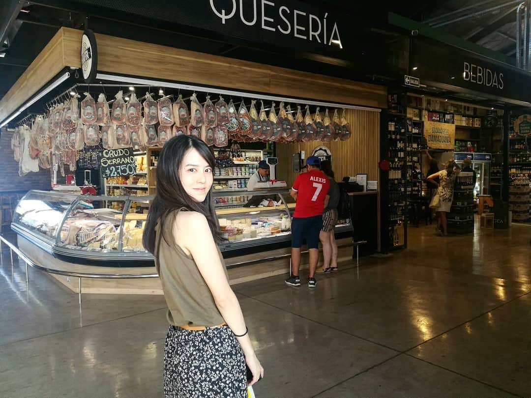 眞仲里奈さんのインスタグラム写真 - (眞仲里奈Instagram)「久しぶりの旅写真。マーケット恋しいなぁ。  スペインでも、アルゼンチンでも 毎日のように行ってた。  メンドーサ郊外にある、 このマーケットは観光客向けで 新しくてすごくおしゃれだった🍑  📍Il Mercato Maipú, Mendoza, Argentina 01/2020」7月25日 18時26分 - rina.manaka
