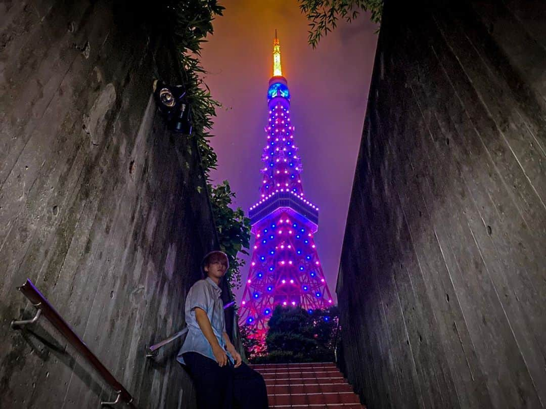 品川翔のインスタグラム：「東京タワー🗼  幻想的でした！  #instagood#actor#俳優#hair#style#l4l#f4f #followme #fashion #model #ootd #instafashion #workout#cinema#cinematic#cinematicvideo#cinematicvlog#cinematicvlogger#vlog#vlogger#filmmaker#フィルムメーカー#東京タワー」