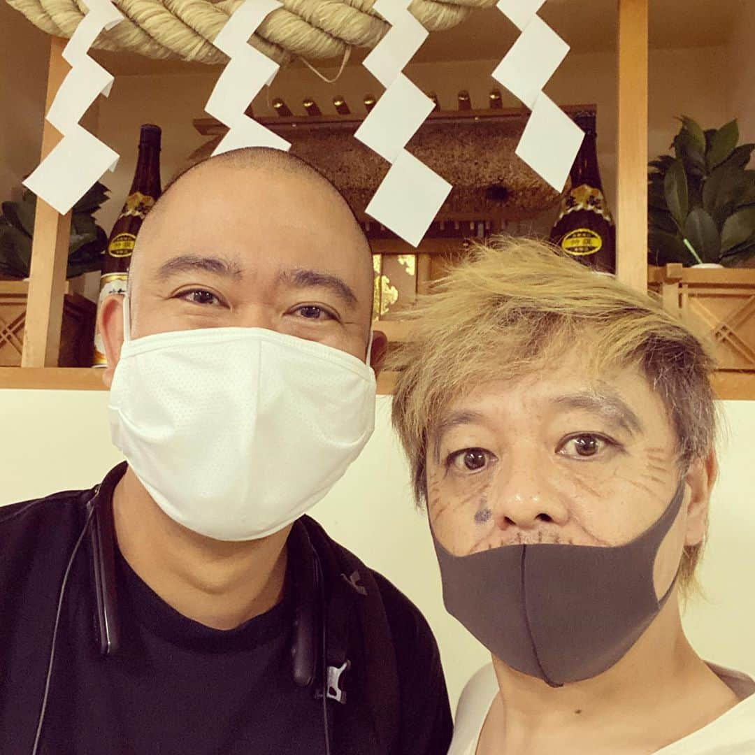 松谷賢示さんのインスタグラム写真 - (松谷賢示Instagram)「ルミネ劇場、石田兄さん斑SPコメディ 合間、神棚前でナダルと . . #ルミネ #ルミネ劇場 #石田斑SPコメディ #自粛明け #1発目 #おじいちゃん #ケン爺 #昨日寛平師匠斑 #連チャン #コロチキ #ナダル #Showroom #宜しくお願いします」7月25日 18時38分 - mizutamarepputai_ken