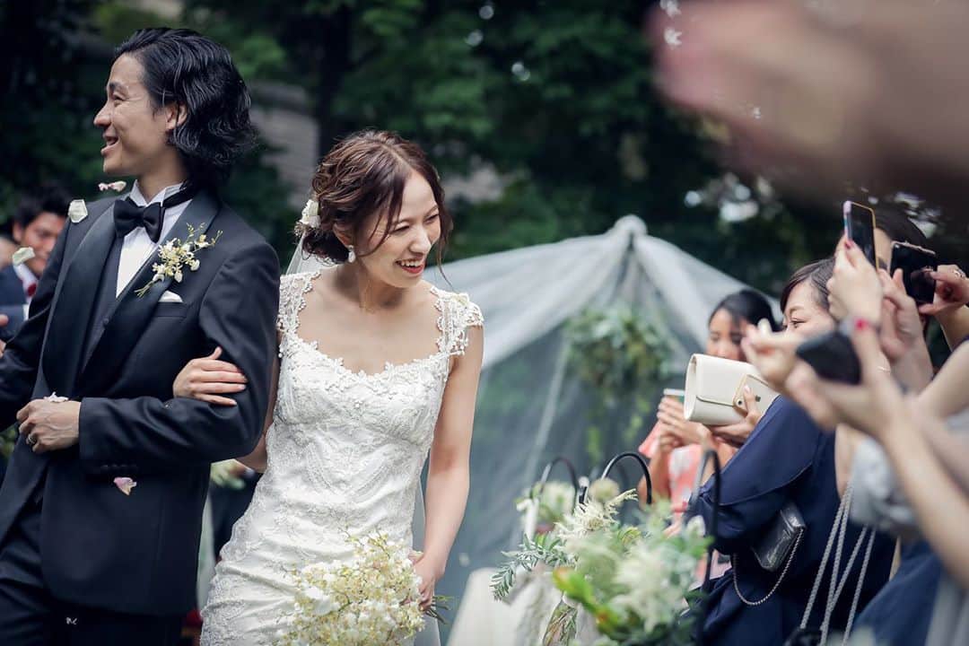 のインスタグラム：「. 実際の結婚式の映像を見たい！ というお声にお応えして ⇨期間限定でプロフィールのリンクからも🌈🌈 https://www.youtube.com/watch?v=XXK2EOW4jrY&feature=youtu.be . #ガーデン挙式 #開放感 #マノワールディノ#ワンハートストーリー #ブライダルフェア#一軒家 #貸切#結婚式場 #装花 #会場探し#プレ花嫁#卒花嫁#日本中のプレ花嫁さんと繋がりたい#全国のプレ花嫁さんと繋がりたい #tg花嫁 #結婚式準備 #ウェディングフォト #テイクアンドギヴニーズ #ガーデンウェディング #レストランウェディング #manoirdinno#tokyowedding#tg#weddingphoto#photoshooting #garden #takeandgiveneeds #instabride2020 #oneheartstory」