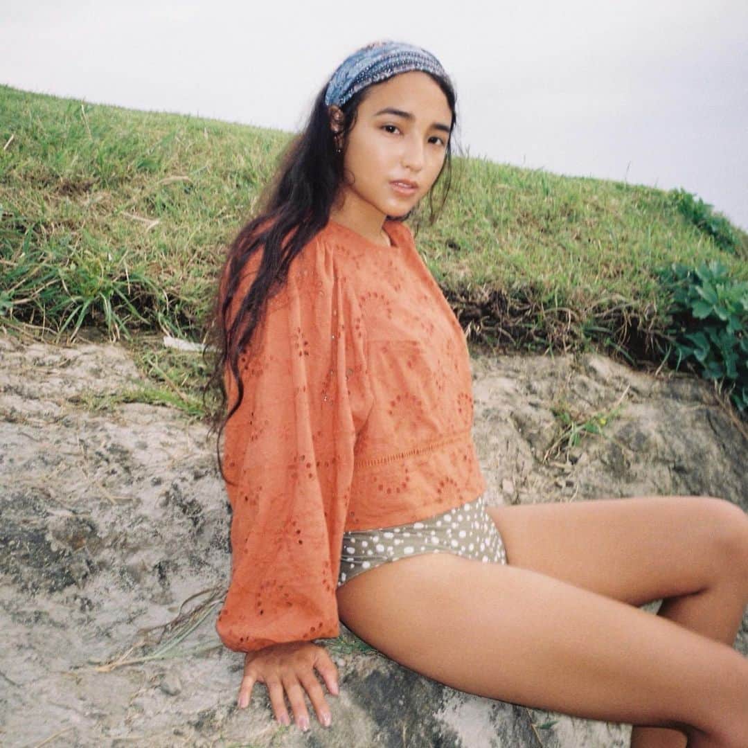 大橋リナのインスタグラム：「🌿🧚🏻✨」