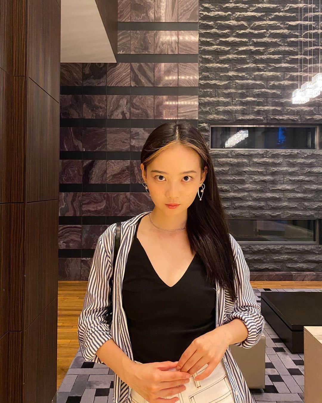 青山舞莉のインスタグラム：「𝐧𝐞𝐰 𝐚𝐜𝐜𝐞𝐬𝐬𝐨𝐫𝐢𝐞𝐬 𝐭𝐡𝐚𝐭 𝐢 𝐠𝐨𝐭 𝐟𝐨𝐫 𝐦𝐲𝐬𝐞𝐥𝐟   @roomx601   新しいアクセサリーをテスト期間中の自分にプレゼント🎁 ピアスもネックレスもいい感じ🤍」