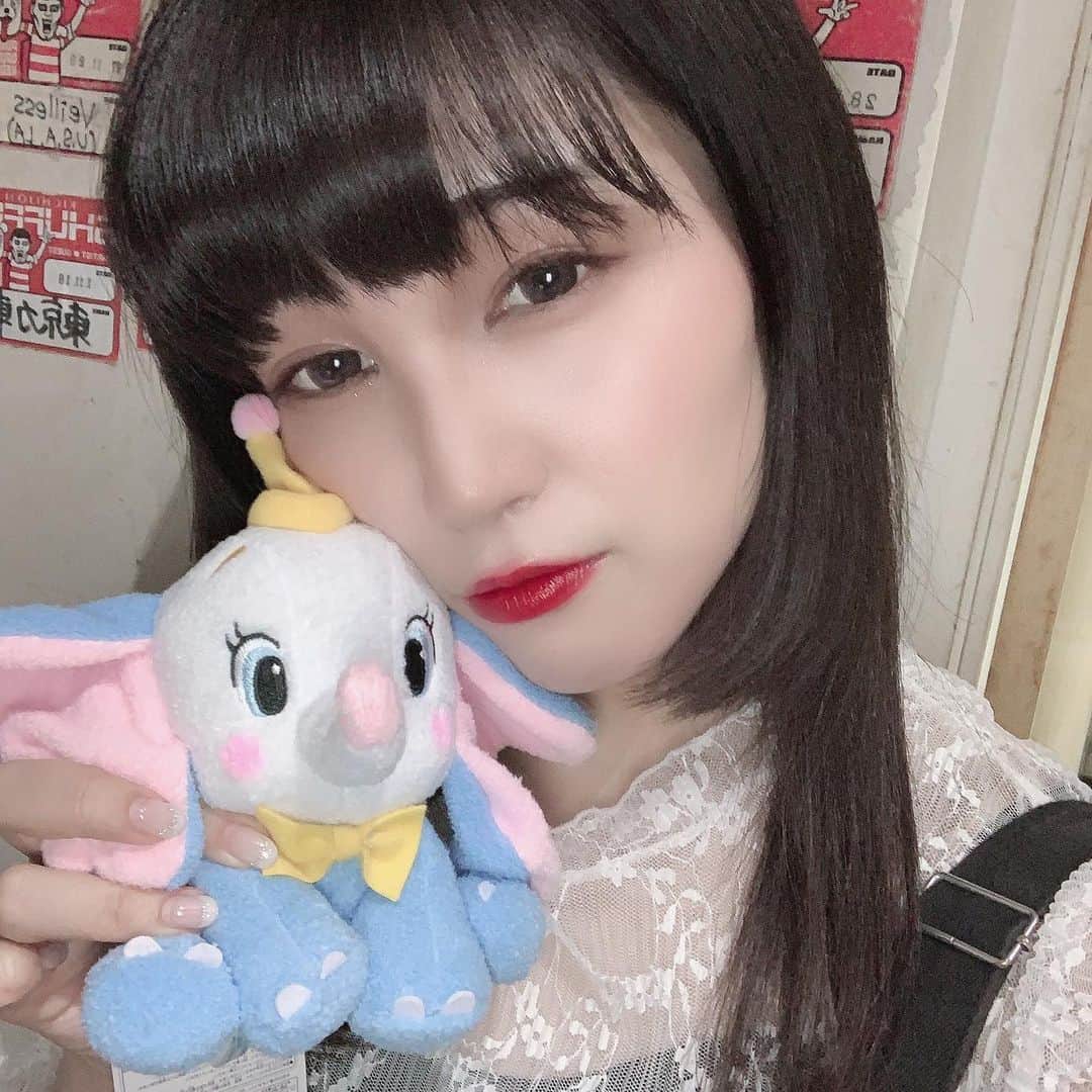 のインスタグラム：「👹耳の大きさで金運がわかる！？👹  耳は、 大きさだけでなく、 いろんな角度からみることによって、 その人のことがわかっちゃうんだって。  耳の大きさでは　金運✨　が わかるよ。  耳たぶが大きい人は、 金運やいい家庭にめぐまれやすい。  耳が長い人は、 お金の意識が強いんだって！  他にも実は色々あるの。 そうじゃなかったからといって 落ち込むことは全然ないよ。  ダンボ可愛い。  #占い #インスタ映え #幸せ #love #disney #黒髪」