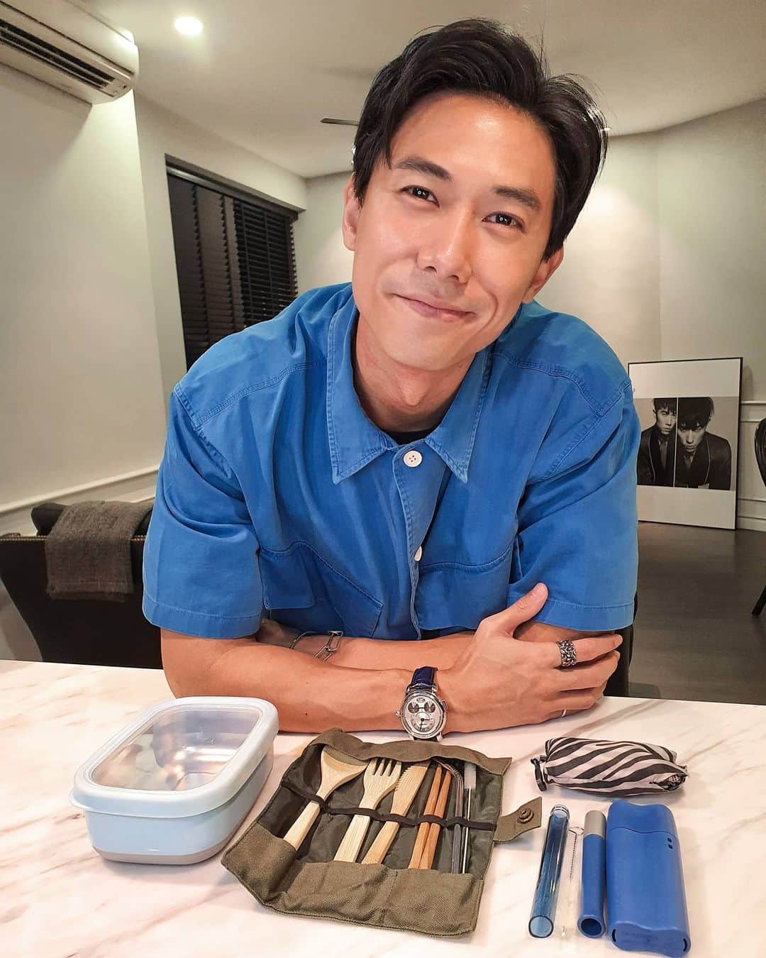 デスモンド・タンさんのインスタグラム写真 - (デスモンド・タンInstagram)「For years now, I've been using my humble arsenal of reusables to reduce my use of disposables. I've always believe that saving our planet starts with us and every conscious green effort counts! 🌏 It's really not too hard to make this habit part of our lives, it's just alittle getting used to. It's simple!   In line with the YED2020, I'll pledge to go on a 100% zero waste this week and I'll share my progress with you. No plastic bag, no straws and no disposable containers. Join me, ok? 👌    'Fun' fact: In 2019, 200,000 tonnes of domestic waste disposed of were disposables, amounting to 6kg of waste per second? At this rate, Semakau Landfill will run out of space by 2035. #YouthfortheEnvinronmentDay #YED2020」7月25日 18時57分 - thedesmondtan