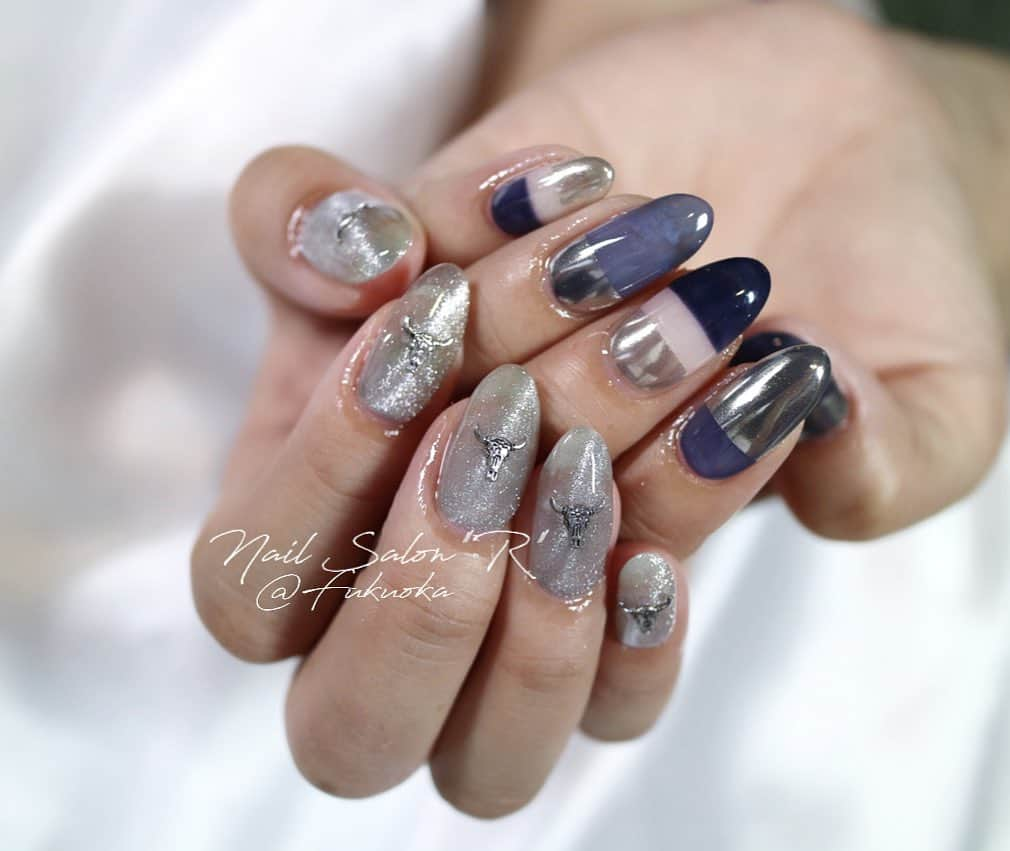 megumi kobayashiさんのインスタグラム写真 - (megumi kobayashiInstagram)「silver×navy🦋 . #nail#nailart#nailist#nailis#instanails#gel#gelnail#gelart#art#desigh#instagood#ネイル#ネイルアート#ネイリスト#ネイルサロン#ジェル#ジェルネイル#ネイルサロンR#福岡#北九州#小倉北区#小倉#紺屋町#megumikobayashi#네일#네일스타그램#네일아트#美甲」7月25日 18時59分 - meg_nail