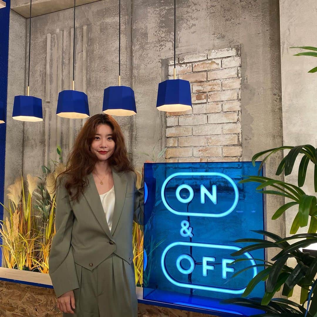 ソジン のインスタグラム：「오늘밤 10시 40분, TvN , 온앤오프📺 , 거의 2년만의 예능 나들이라, 어찌나 부끄부끄 하던지🙊💙 그러나!  좋은 스텝 분들, 선배들과 함께라, 좋은마음으로 즐겁게 잘 촬영했어요, 오늘 다들 본방사수 해야해요!」