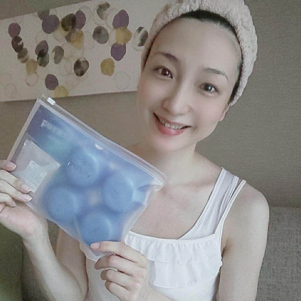 藤原宏美（ひろみん）さんのインスタグラム写真 - (藤原宏美（ひろみん）Instagram)「今週の【プルリ公式アンバサダー通信】♥️   毎度おなじみ！！ 【炭酸パックプルリ】ですよ～😊  最近、よく 「楽しそうにパックしてるなぁ☺️」 と言われます🤣  いや、ほんと楽しいの😍  楽しみながらお手入れ出来るって、最高⤴️⤴️  皆さんもチェックしてみて下さいね👍️  @utukcia  #炭酸パック #炭酸パックプルリ #炭酸パックpurury #purury #utukcia #ウツクシア #炭酸パックプルリアンバサダー #美容 #美 #beauty #藤原宏美 #おうち美容 #おうちエステ #ながら美容」7月25日 19時12分 - hiromint7