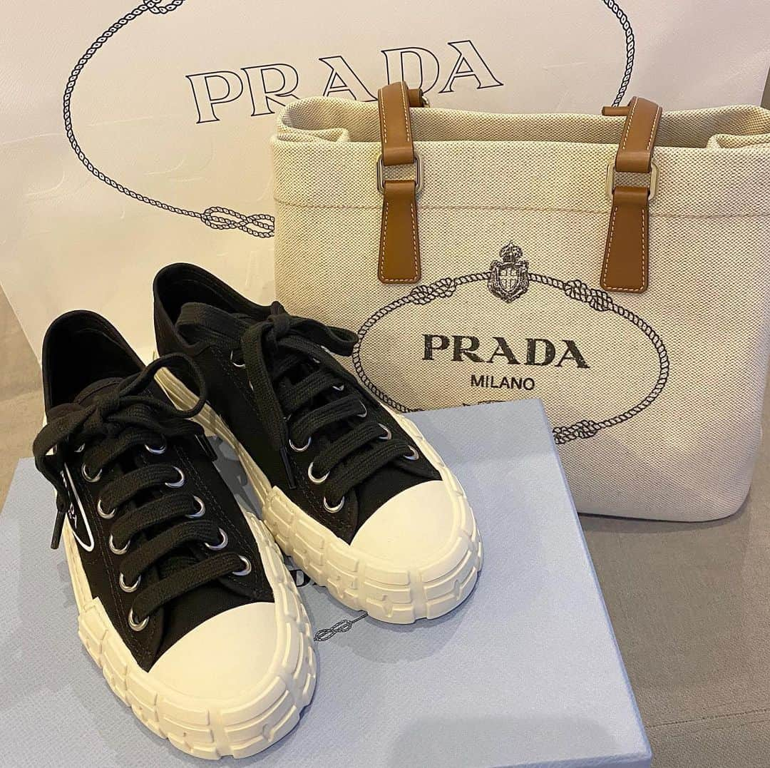 永棟安美のインスタグラム：「new👟👜✨✨」