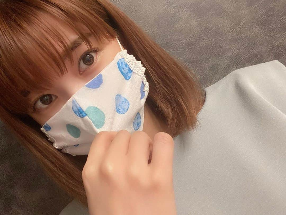 岸明日香さんのインスタグラム写真 - (岸明日香Instagram)「お母さんがマスク作って送ってくれた🥺❤️  ありがとう❤️笑  #1個目何か大きいの気のせい笑？ #守られてる感はすごい」7月25日 19時14分 - aspoo02