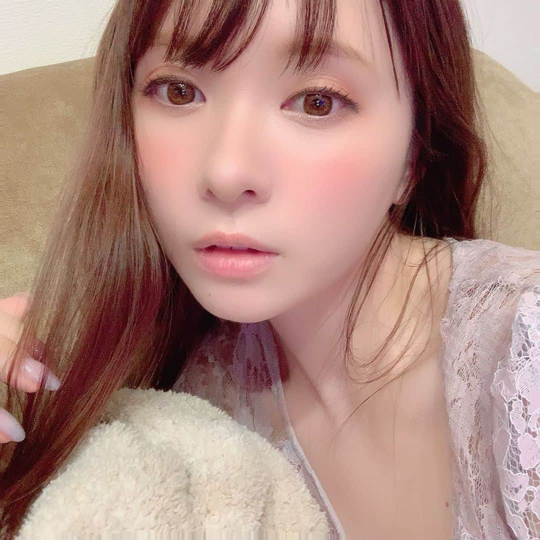 河西美希さんのインスタグラム写真 - (河西美希Instagram)「※3枚目﻿ ﻿ な﻿ に﻿ 食﻿ べ﻿ た﻿ ﻿ #口の横と下の黒い点﻿ #ほくろじゃありません﻿ #記憶ない﻿ #もしかして﻿ #虫…？」7月25日 19時15分 - mikipon1111