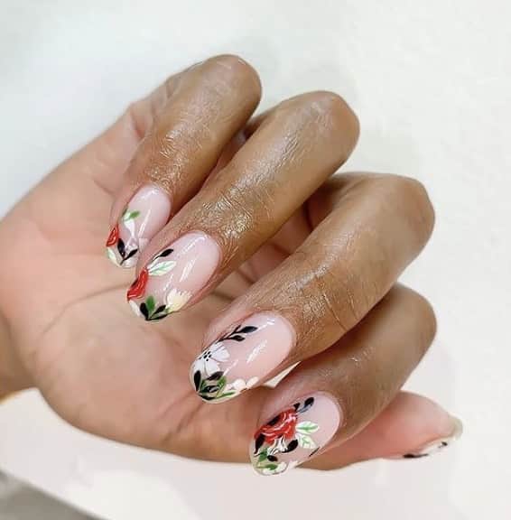 ELLE UKさんのインスタグラム写真 - (ELLE UKInstagram)「Wedding nail art for brides that want more than a 'nude' manicure on their big day at LINK IN BIO 💍  RG @nails_and_soul」7月25日 19時23分 - elleuk