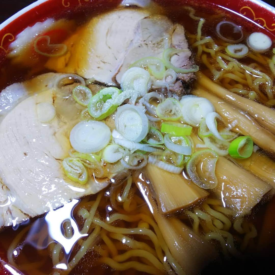 みながわゆみさんのインスタグラム写真 - (みながわゆみInstagram)「#実家で #ラーメン #米沢ラーメン #中華そば #出前 #やまとや本店 #米沢市 #おいしい #ごちそうさま #チャーシュー #めんま」7月25日 19時27分 - nama.09.19