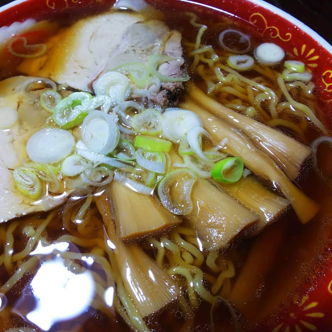 みながわゆみさんのインスタグラム写真 - (みながわゆみInstagram)「#実家で #ラーメン #米沢ラーメン #中華そば #出前 #やまとや本店 #米沢市 #おいしい #ごちそうさま #チャーシュー #めんま」7月25日 19時27分 - nama.09.19