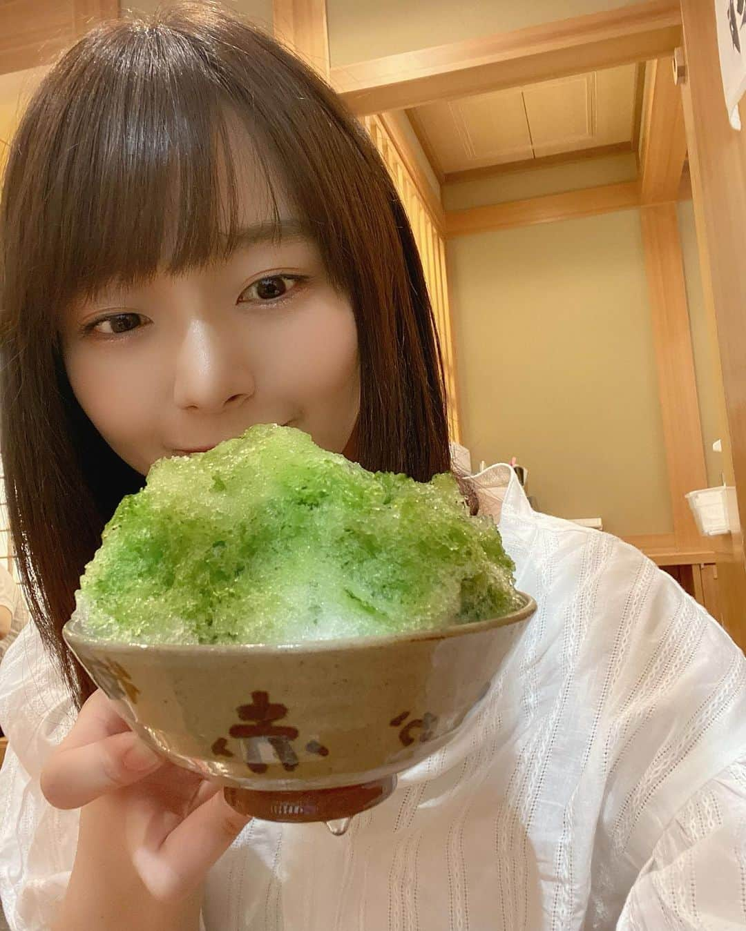 高畑結希さんのインスタグラム写真 - (高畑結希Instagram)「. かき氷の日という事で。。。🍧 大好きなかき氷食べました😋 今年の夏いっぱい食べたい！！！ . #7月25日 #かき氷の日 #かき氷 #かきごおりすと #大好き #幸せ #はじめての #赤福氷 #名古屋駅 #餡 #お餅 #お茶 #合う #最高」7月25日 19時34分 - yuhki_takahata