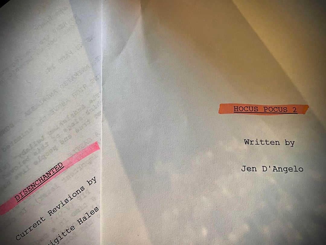 アダム・シャンクマンさんのインスタグラム写真 - (アダム・シャンクマンInstagram)「Alright. Back to work. Maybe it’s just me, but I feel like the world could really use Giselle and the #sandersonsisters these days. A little magic and joy would go a looooong way in these challenging times.  #disenchanted #hocuspocus2」7月25日 10時45分 - adamshankman