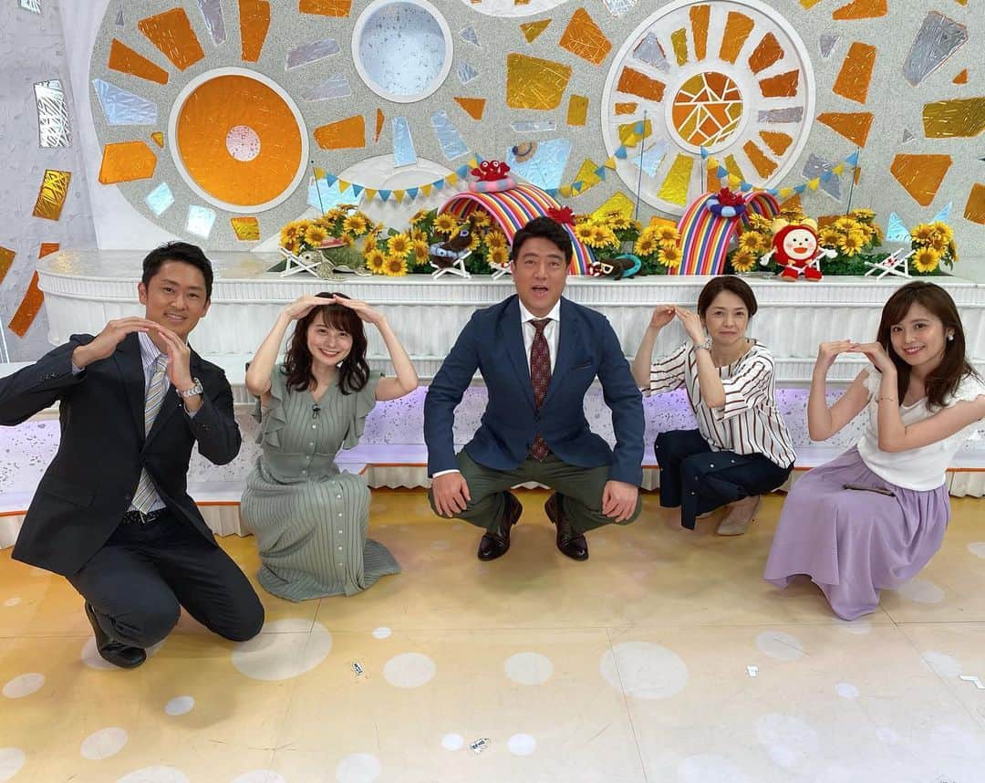 木下康太郎さんのインスタグラム写真 - (木下康太郎Instagram)「* スタジオのセットに虹が🌈🌈 . #今日もありがとうございました #めざましどようび #虹ポーズ #佐野さんが笑った #毎朝笑顔で #フジテレビ #アナウンサー」7月25日 11時03分 - kotaro_kinoshita0906