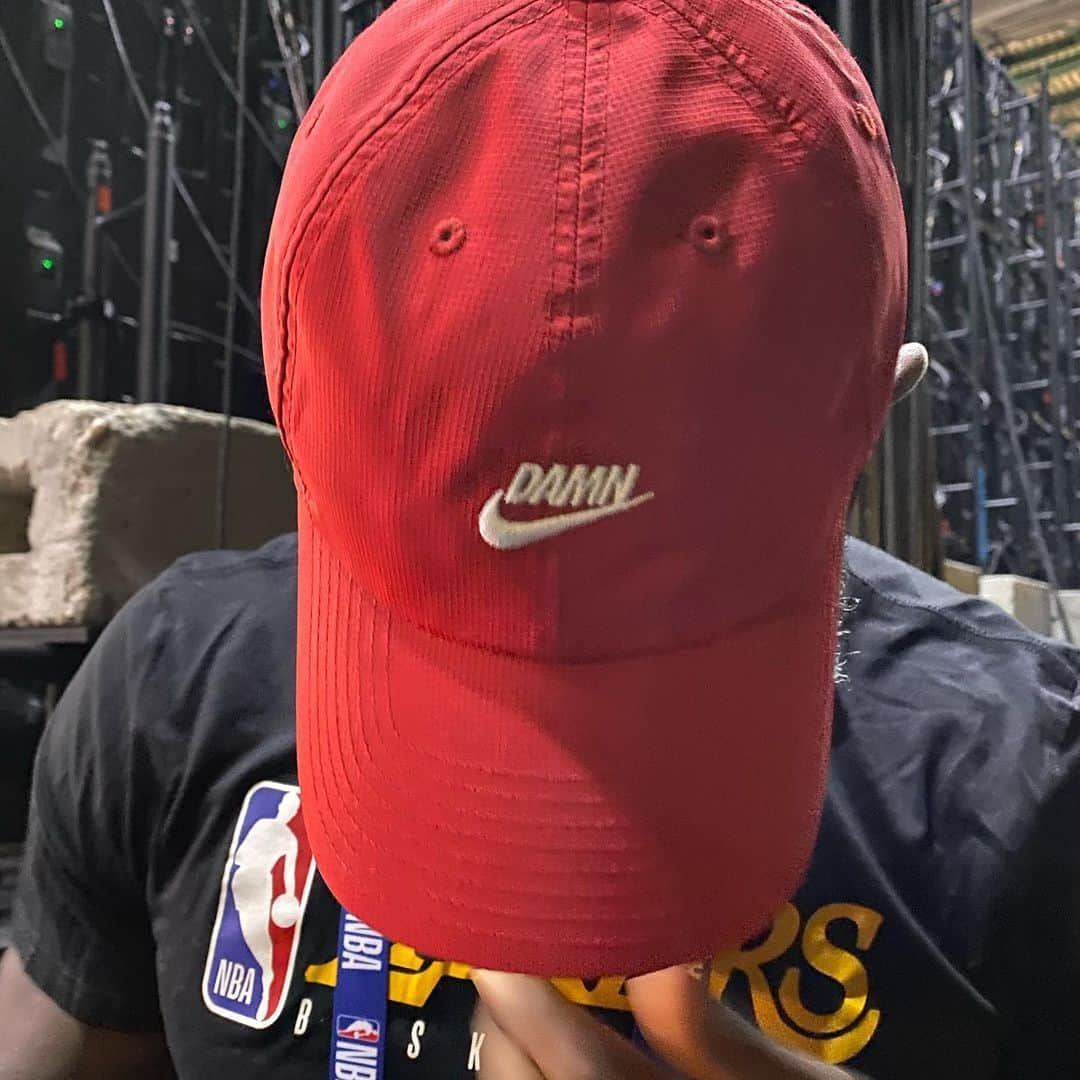 レイチェル・ニコルズさんのインスタグラム写真 - (レイチェル・ニコルズInstagram)「LeBron with a different kind of red baseball cap.」7月25日 11時04分 - rachel_nichols